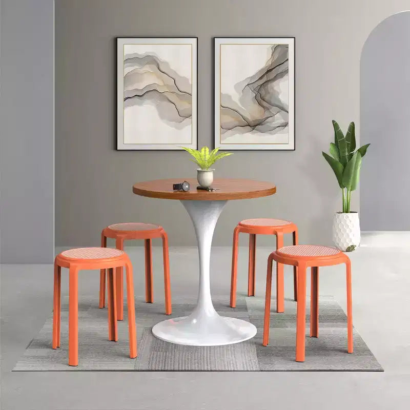 Sgabello da pranzo rotondo impilabile LeisureMod Tresse con parte superiore in vimini, design leggero e durevole per cucina, giardino, balcone, bar, terrazza o patio