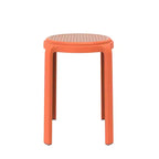 Sgabello da pranzo rotondo impilabile LeisureMod Tresse con parte superiore in vimini, design leggero e durevole per cucina, giardino, balcone, bar, terrazza o patio
