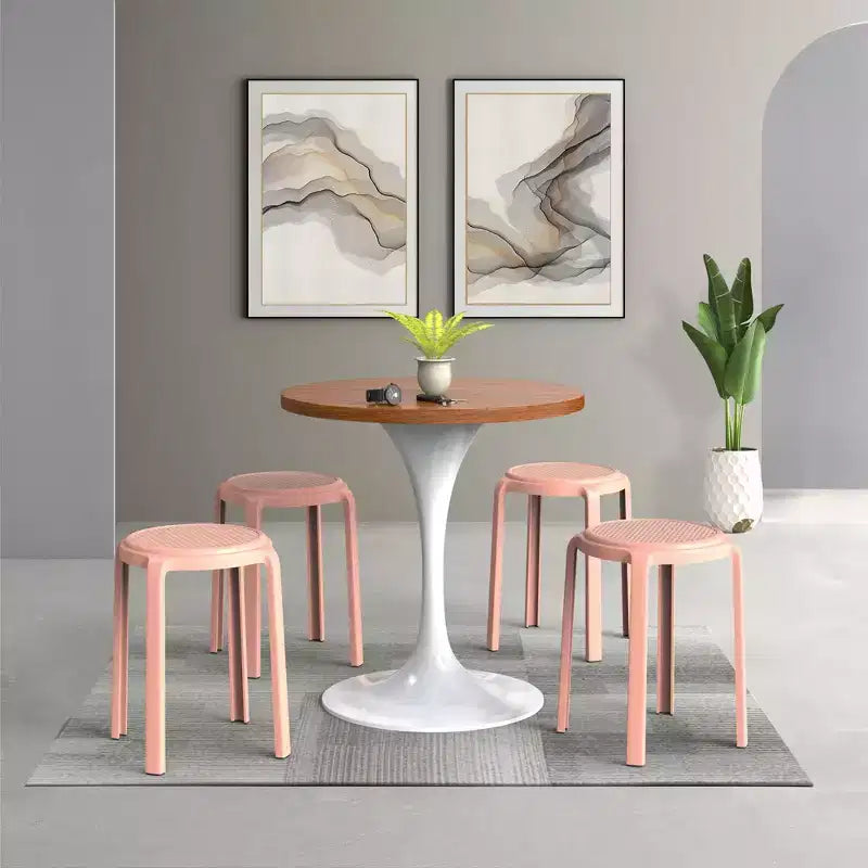 Sgabello da pranzo rotondo impilabile LeisureMod Tresse con parte superiore in vimini, design leggero e durevole per cucina, giardino, balcone, bar, terrazza o patio