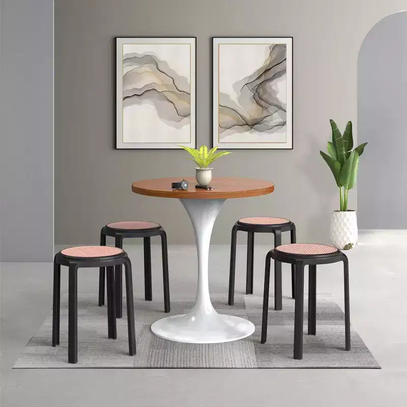 Sgabello da pranzo rotondo impilabile LeisureMod Tresse con parte superiore in vimini, design leggero e durevole per cucina, giardino, balcone, bar, terrazza o patio