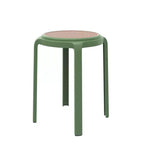 Sgabello da pranzo rotondo impilabile LeisureMod Tresse con parte superiore in vimini, design leggero e durevole per cucina, giardino, balcone, bar, terrazza o patio