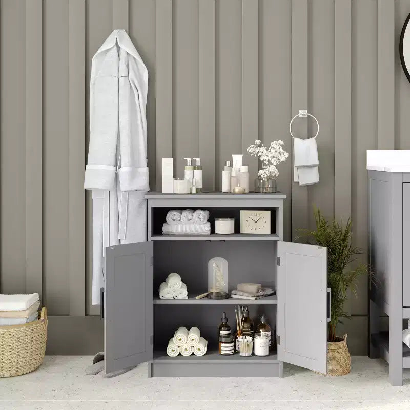 Mobiletto organizer per bagno Emma and Oliver con ripiano regolabile interno, ante con chiusura magnetica e ripiano superiore aperto