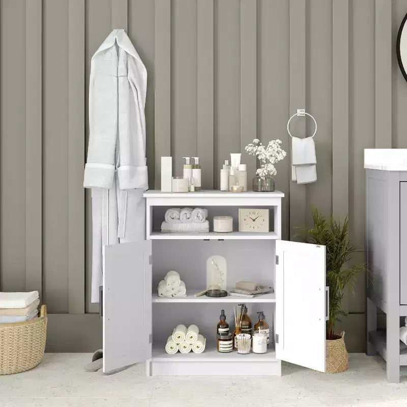 Mobiletto organizer per bagno Emma and Oliver con ripiano regolabile interno, ante con chiusura magnetica e ripiano superiore aperto