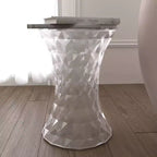 Tavolino accento sfaccettato LeisureMod Clio Hourglass - Tavolino laterale rosso a taglio gemma