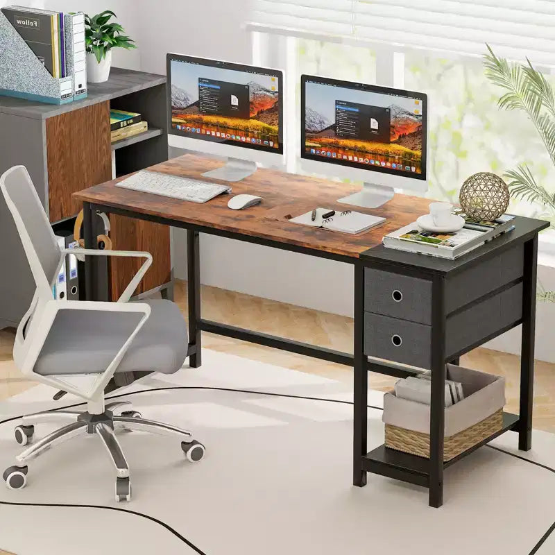 Scrivania da ufficio Costway da 55 pollici moderna postazione di lavoro per computer con 2 cassetti, gancio appendiabiti e ripiano portaoggetti per studio e camera da letto, marrone rustico e nero