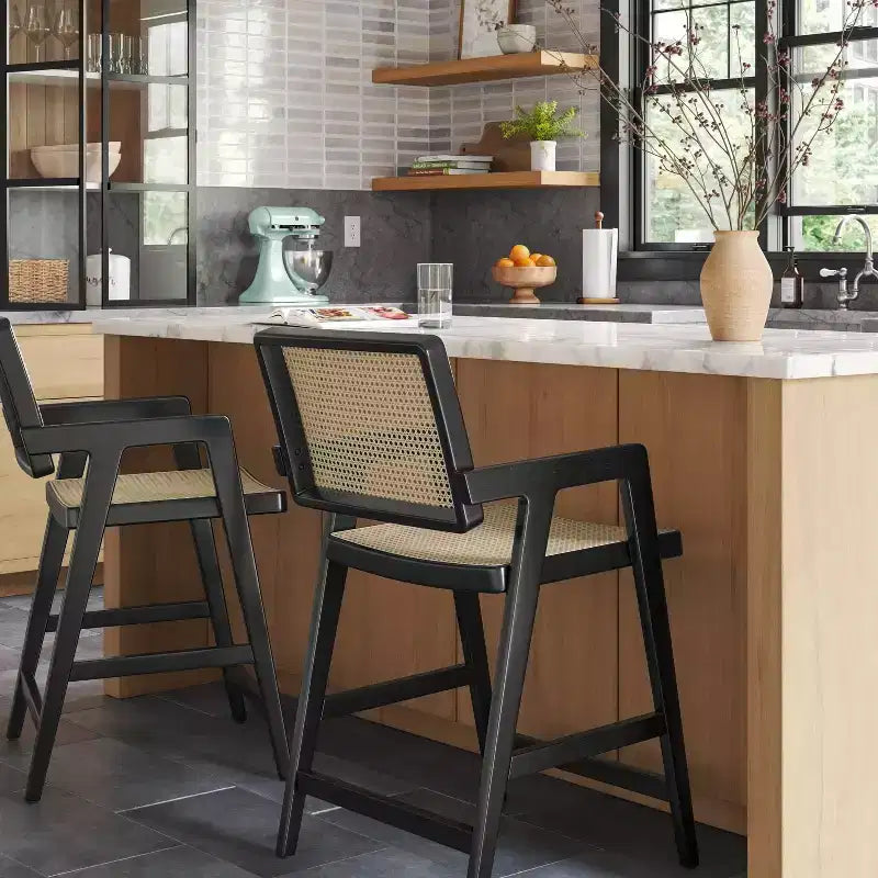 Sgabello da bar altezza bancone con struttura in legno e pannello intrecciato - Threshold