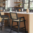Sgabello da bar altezza bancone con struttura in legno e pannello intrecciato - Threshold