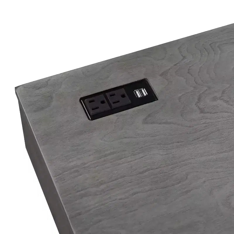 HOMES: Inside + Out Scrivania Thunderseek Mid Century 2 cassetti da 47" con USB e prese di corrente