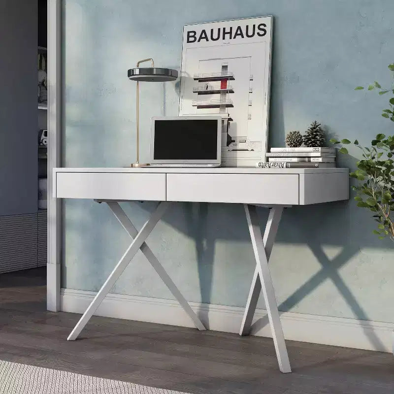 HOMES: Inside + Out Scrivania Thunderseek Mid Century 2 cassetti da 47" con USB e prese di corrente