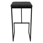 Sgabello da bar moderno in pelle trapuntata LeisureMod Quincy con struttura in metallo nero, sedia da bancone per isola cucina e posti a sedere a bancone