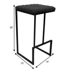 Sgabello da bar moderno in pelle trapuntata LeisureMod Quincy con struttura in metallo nero, sedia da bancone per isola cucina e posti a sedere a bancone