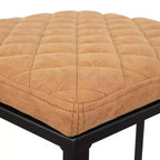 Sgabello da bar moderno in pelle trapuntata LeisureMod Quincy con struttura in metallo nero, sedia da bancone per isola cucina e posti a sedere a bancone