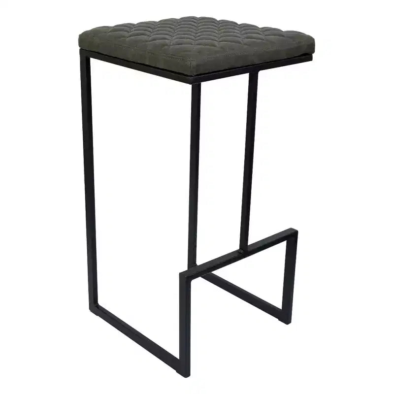 Sgabello da bar moderno in pelle trapuntata LeisureMod Quincy con struttura in metallo nero, sedia da bancone per isola cucina e posti a sedere a bancone