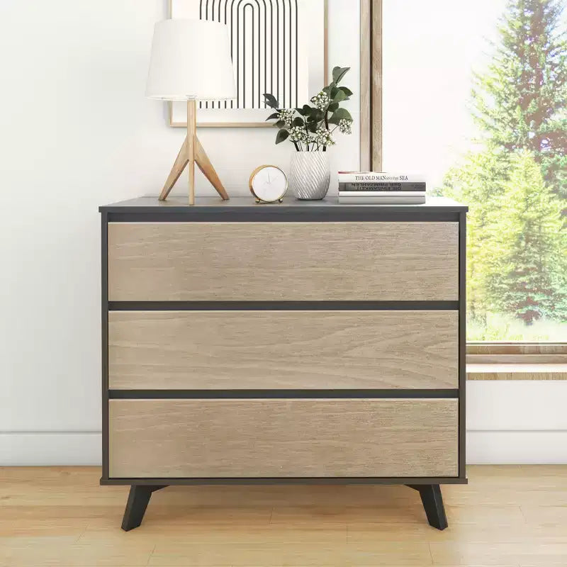 Comodino a 3 cassetti in legno massiccio scandinavo Max & Lily