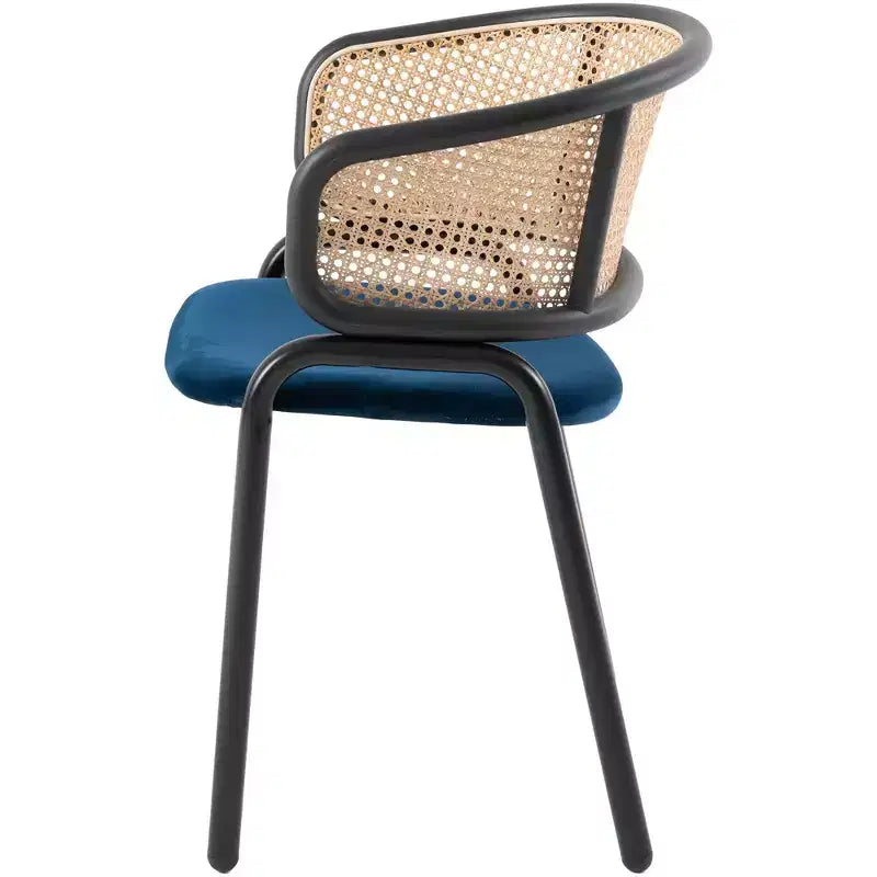 LeisureMod Ervilla Set di 4 Sedie da Pranzo con Schienale in Vimini e Sedile in Pelle, Struttura in Acciaio Nero, per Cucina Interna Moderna, Sala da Pranzo, Posti a Sedere al Tavolo