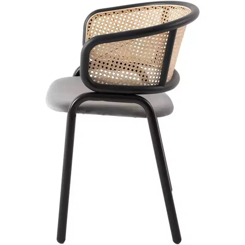 LeisureMod Ervilla Set di 4 Sedie da Pranzo con Schienale in Vimini e Sedile in Pelle, Struttura in Acciaio Nero, per Cucina Interna Moderna, Sala da Pranzo, Posti a Sedere al Tavolo