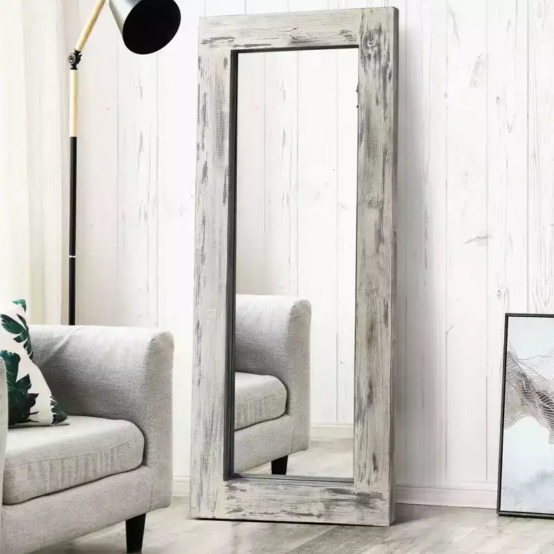 Specchio Dovelina Vintage a tutta lunghezza temperato con cornice in legno massello intagliato e ganci posteriori