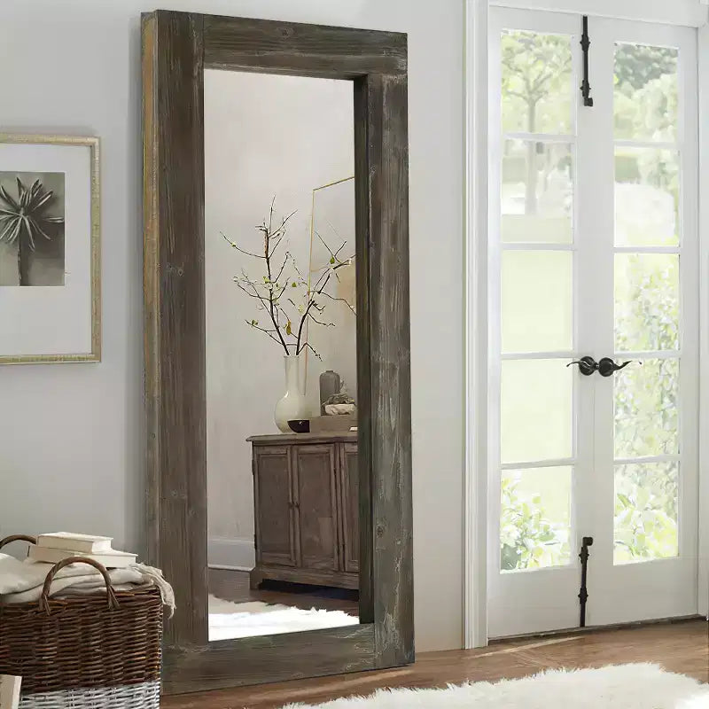 Specchio Dovelina Vintage a tutta lunghezza temperato con cornice in legno massello intagliato e ganci posteriori