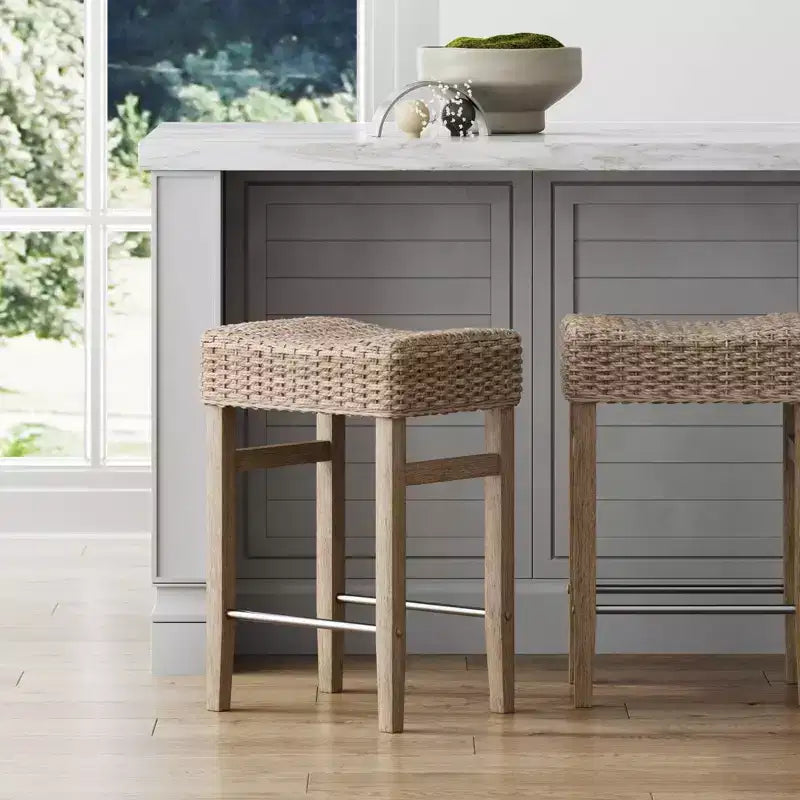 Sgabello da bar Nathan James Harvey in rattan spazzolato con tessuto in alghe marine