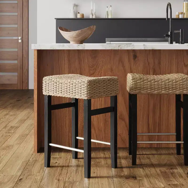 Sgabello da bar Nathan James Harvey in rattan spazzolato con tessuto in alghe marine