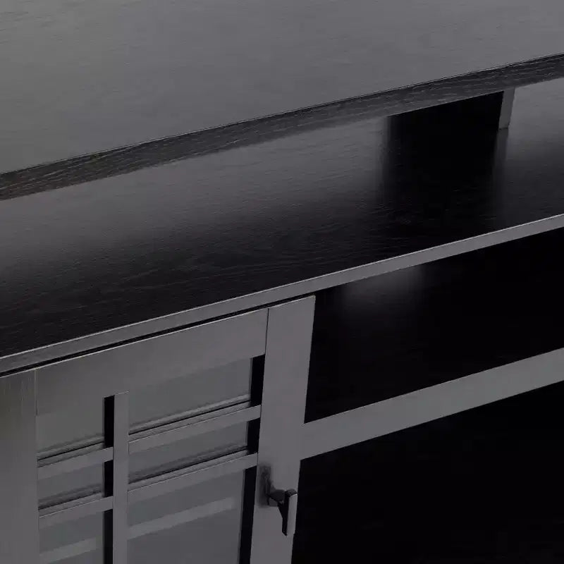 Credenza a 2 ante con finestre Saracina Home da 58 pollici