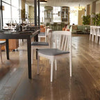 Flash Furniture Chester, set di 2 sedie da pranzo commerciali in legno massiccio con schienale a doghe e sedili in vinile