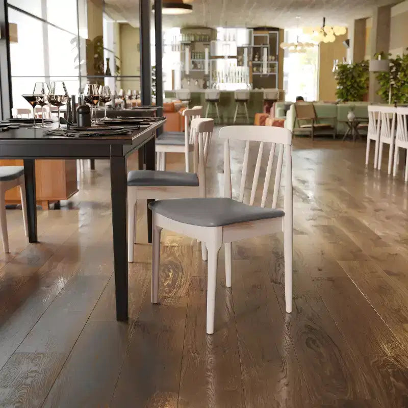 Flash Furniture Chester, set di 2 sedie da pranzo commerciali in legno massiccio con schienale a doghe e sedili in vinile