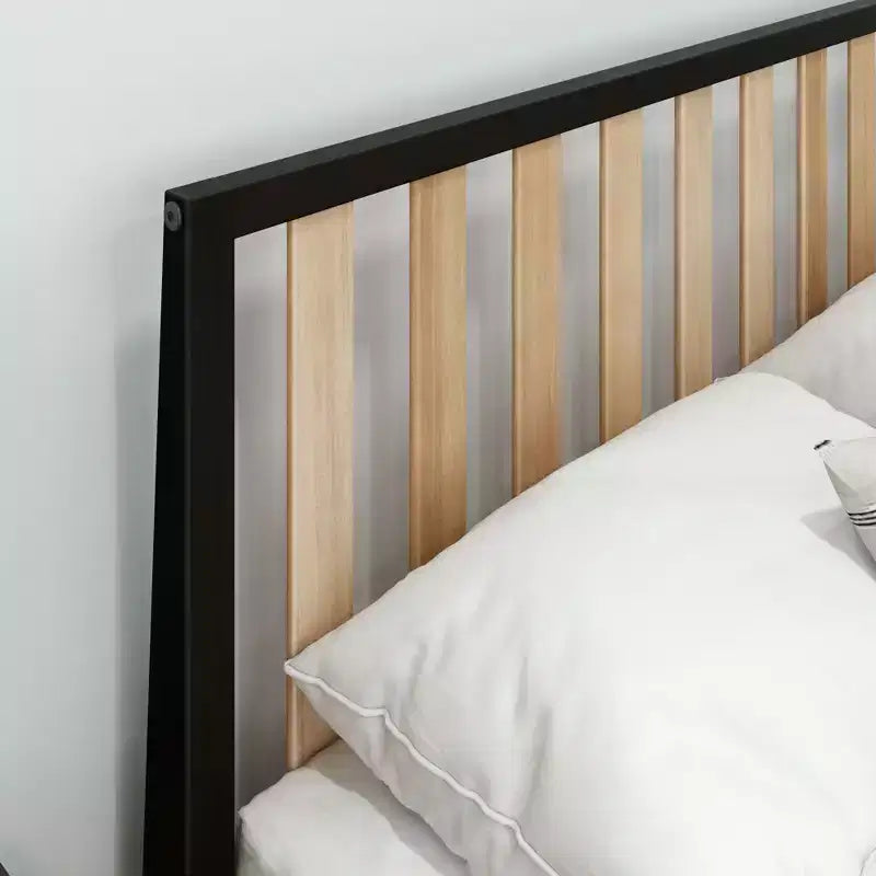 Struttura letto matrimoniale Plank+Beam scandinavo con testiera, letto a piattaforma in legno massello per adulti