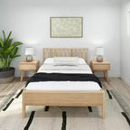 Struttura letto matrimoniale Plank+Beam scandinavo con testiera, letto a piattaforma in legno massello per adulti