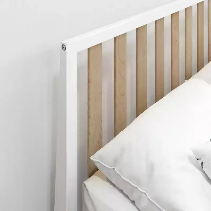 Struttura letto matrimoniale Plank+Beam scandinavo con testiera, letto a piattaforma in legno massello per adulti