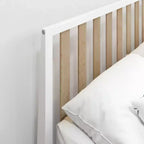 Struttura letto matrimoniale Plank+Beam scandinavo con testiera, letto a piattaforma in legno massello per adulti