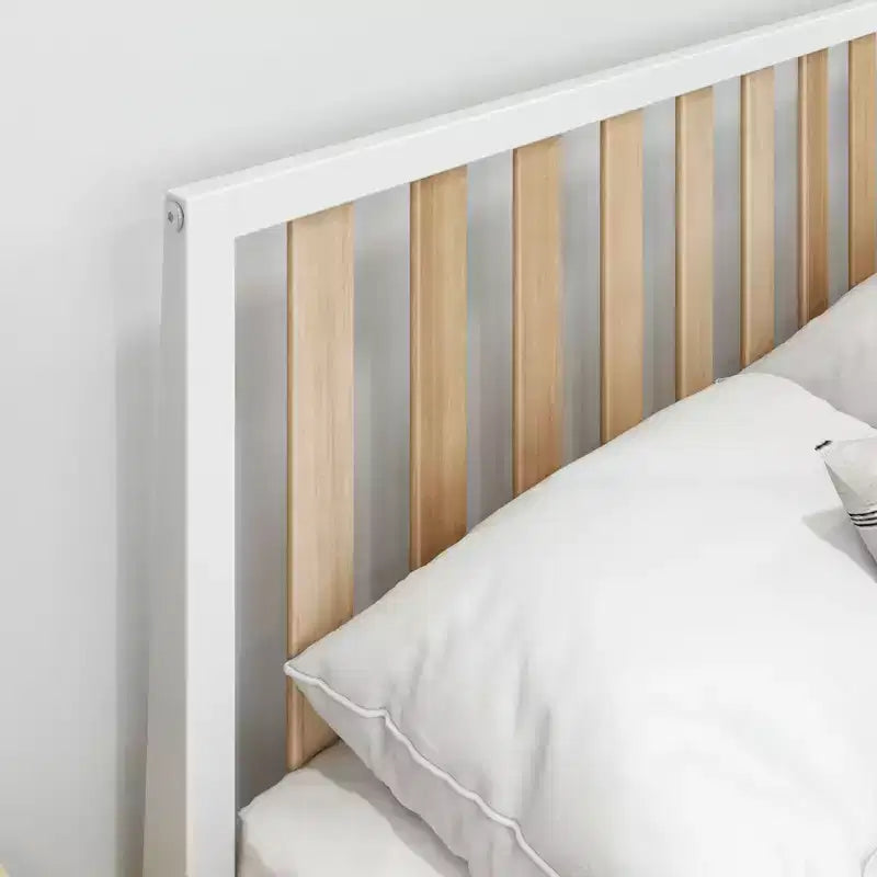 Struttura letto matrimoniale Plank+Beam scandinavo con testiera, letto a piattaforma in legno massello per adulti