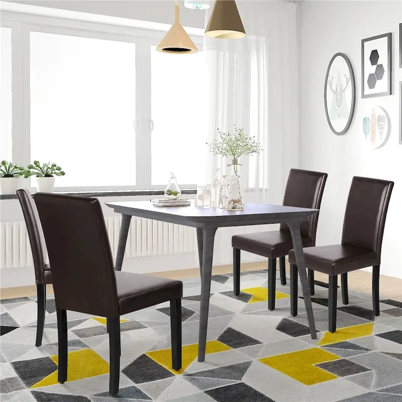 Sedie da pranzo con schienale alto in similpelle, cuscino in schiuma e gambe in legno di gomma – Nero / Grigio / Marrone / Bianco