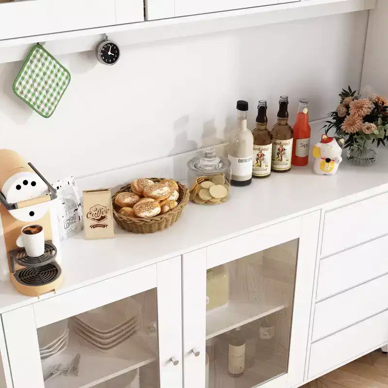 Credenza Famapy 63W in legno marrone con 4 cassetti, ganci e ripiani aperti