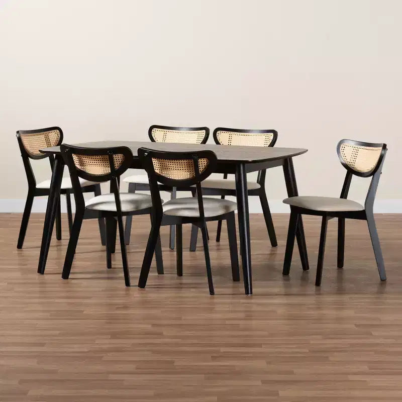 Set da pranzo di 7 pezzi Baxton Studio Dannell in legno, stile moderno-contemporaneo