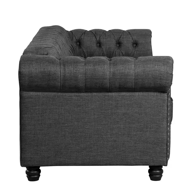 Divano Chesterfield in lino con bottoni capitonné, borchie e gambe in legno massello per soggiorno-Morden Fort