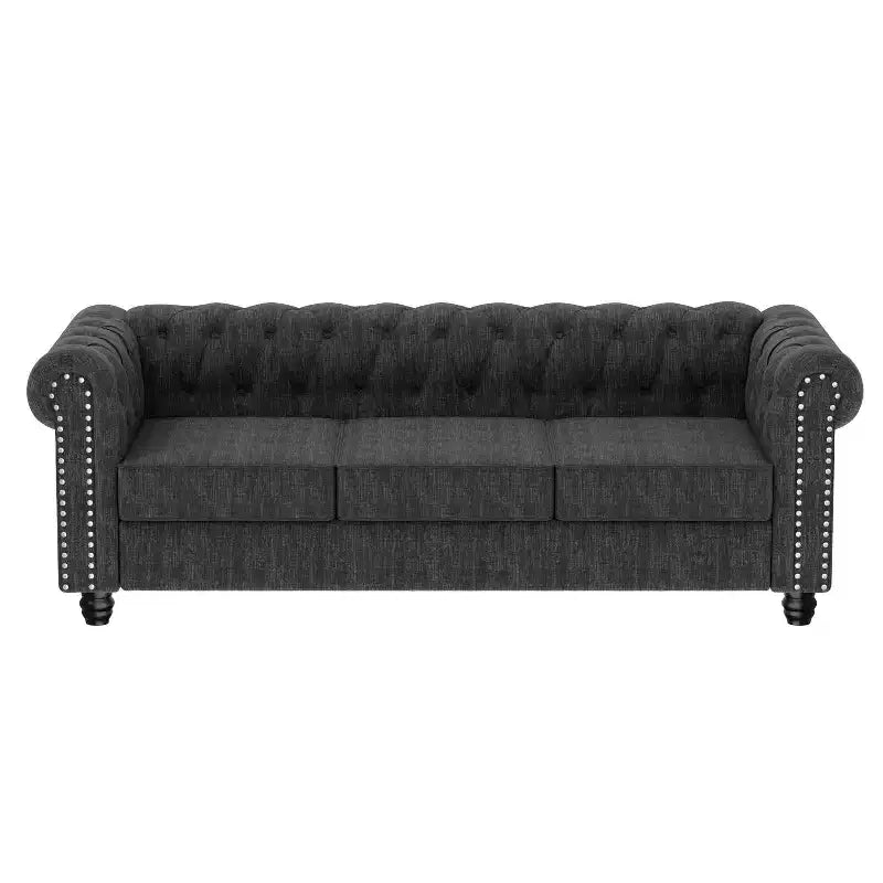 Divano Chesterfield in lino con bottoni capitonné, borchie e gambe in legno massello per soggiorno-Morden Fort