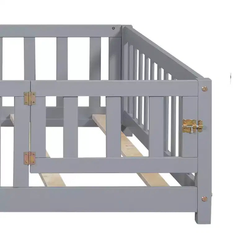 Letto a pavimento per bambini, letto a pavimento matrimoniale con sponde di sicurezza e doghe, telaio del letto in legno con porta, non necessita di rete a doghe