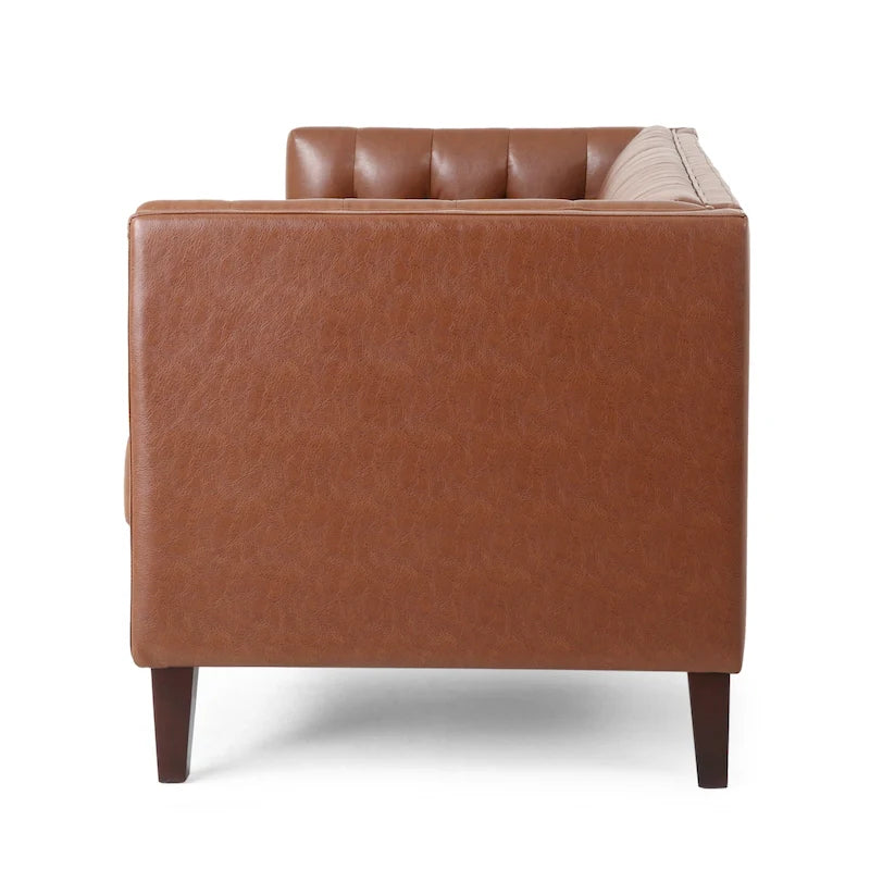 Divano a 3 Posti Contemporaneo in Similpelle con Bottoni Trapuntati e Gambe in Legno di Betulla – Marrone Scuro / Cognac / Midnight, Posti a Sedere: 3