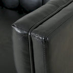 Divano a 3 Posti Contemporaneo in Similpelle con Bottoni Trapuntati e Gambe in Legno di Betulla – Marrone Scuro / Cognac / Midnight, Posti a Sedere: 3