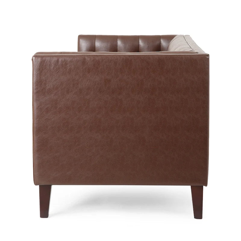 Divano a 3 Posti Contemporaneo in Similpelle con Bottoni Trapuntati e Gambe in Legno di Betulla – Marrone Scuro / Cognac / Midnight, Posti a Sedere: 3