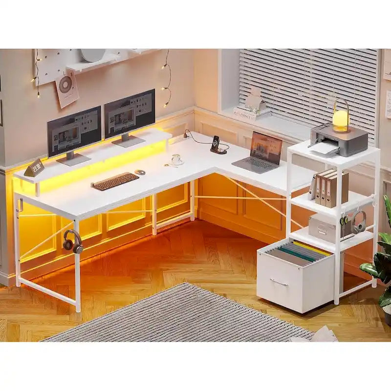 Scrivania angolare per computer con cassetto portadocumenti in tessuto, scaffali a 3 livelli, prese di corrente, luci LED e supporto per monitor – Bianco / Nero / Marrone, Singolo