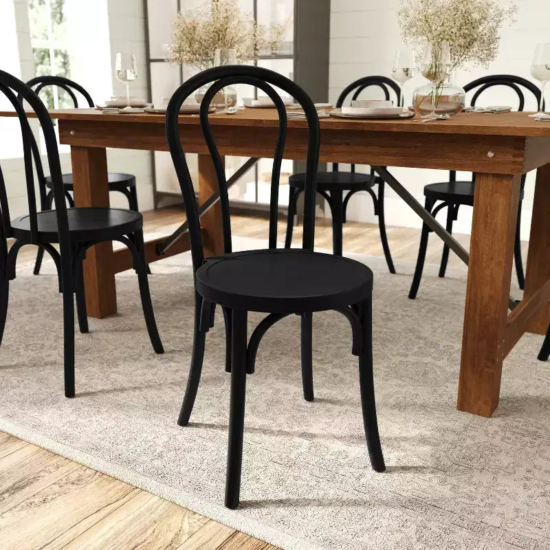 Sedia da pranzo in legno massello Merrick Lane stile Thonet con design impilabile ed eleganti finiture