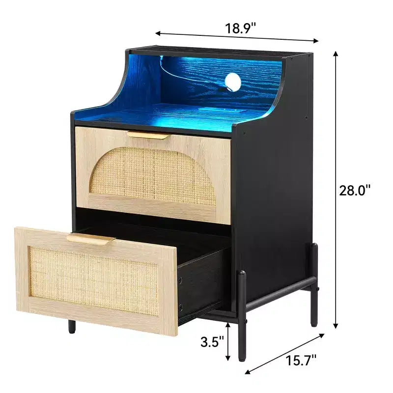 Comodino in Rattan con Luci LED e Stazione di Ricarica, Tavolino da Notte Nero con 2 Cassetti per Camera da Letto, Soggiorno, Dormitorio