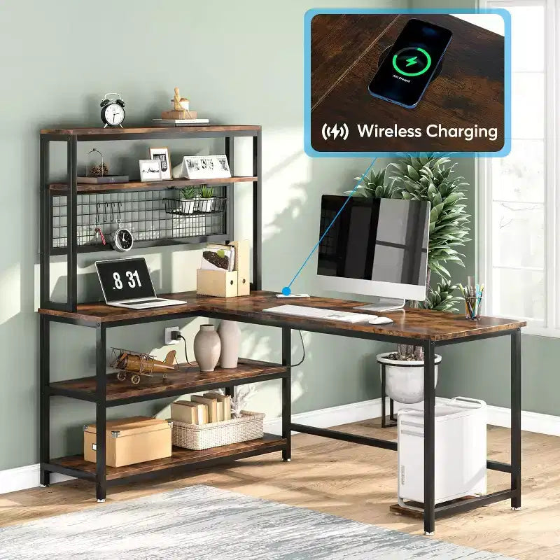 Scrivania grande per computer Tribesigns 55.11 con ricarica wireless e 5 ripiani contenitori