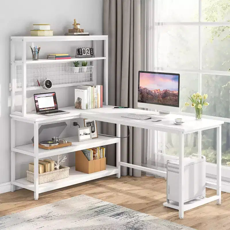 Scrivania grande per computer Tribesigns 55.11 con ricarica wireless e 5 ripiani contenitori