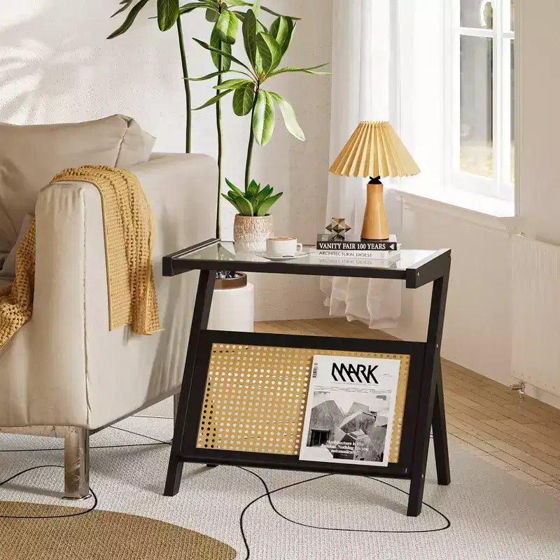 Tavolino d'appoggio in rattan con piano in vetro temperato, struttura in bambù intrecciato, comodino moderno nero