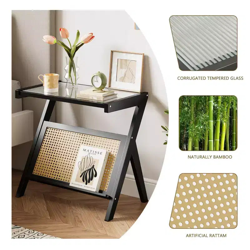 Tavolino d'appoggio in rattan con piano in vetro temperato, struttura in bambù intrecciato, comodino moderno nero