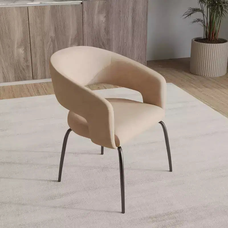 Sedia da pranzo LeisureMod imbottita in pelle con schienale curvo aperto e gambe in ferro Collezione Gavin Set da 4