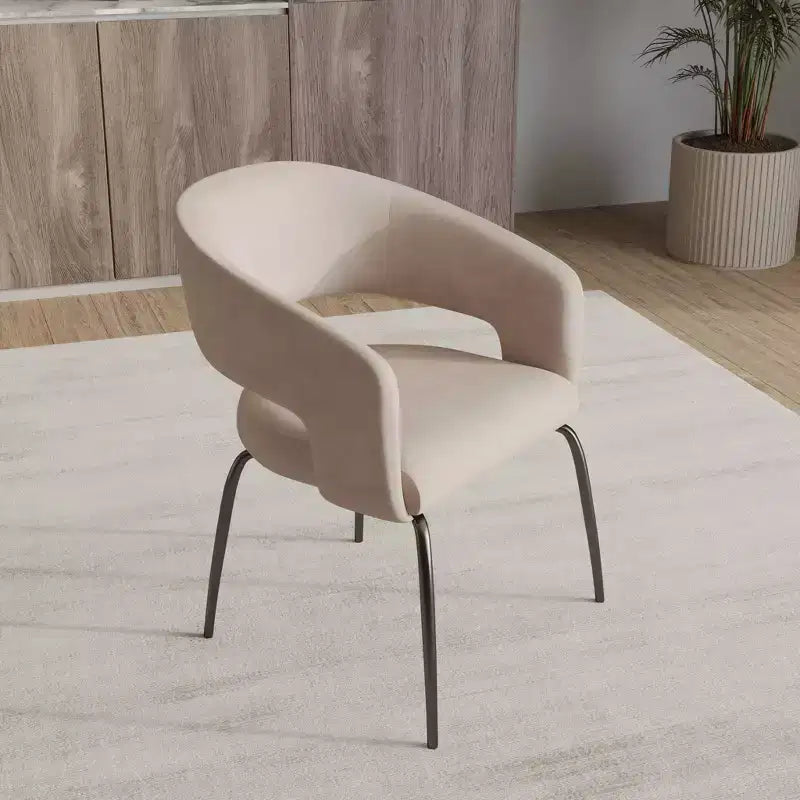 Sedia da pranzo LeisureMod imbottita in pelle con schienale curvo aperto e gambe in ferro Collezione Gavin Set da 4